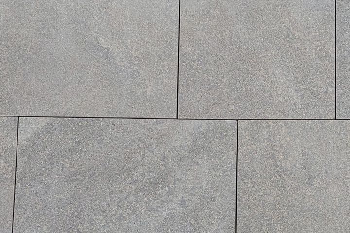 Bodenplatten Muschelkalk sandgestrahlt