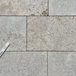 Bodenplatten Muschelkalk sandgestrahlt