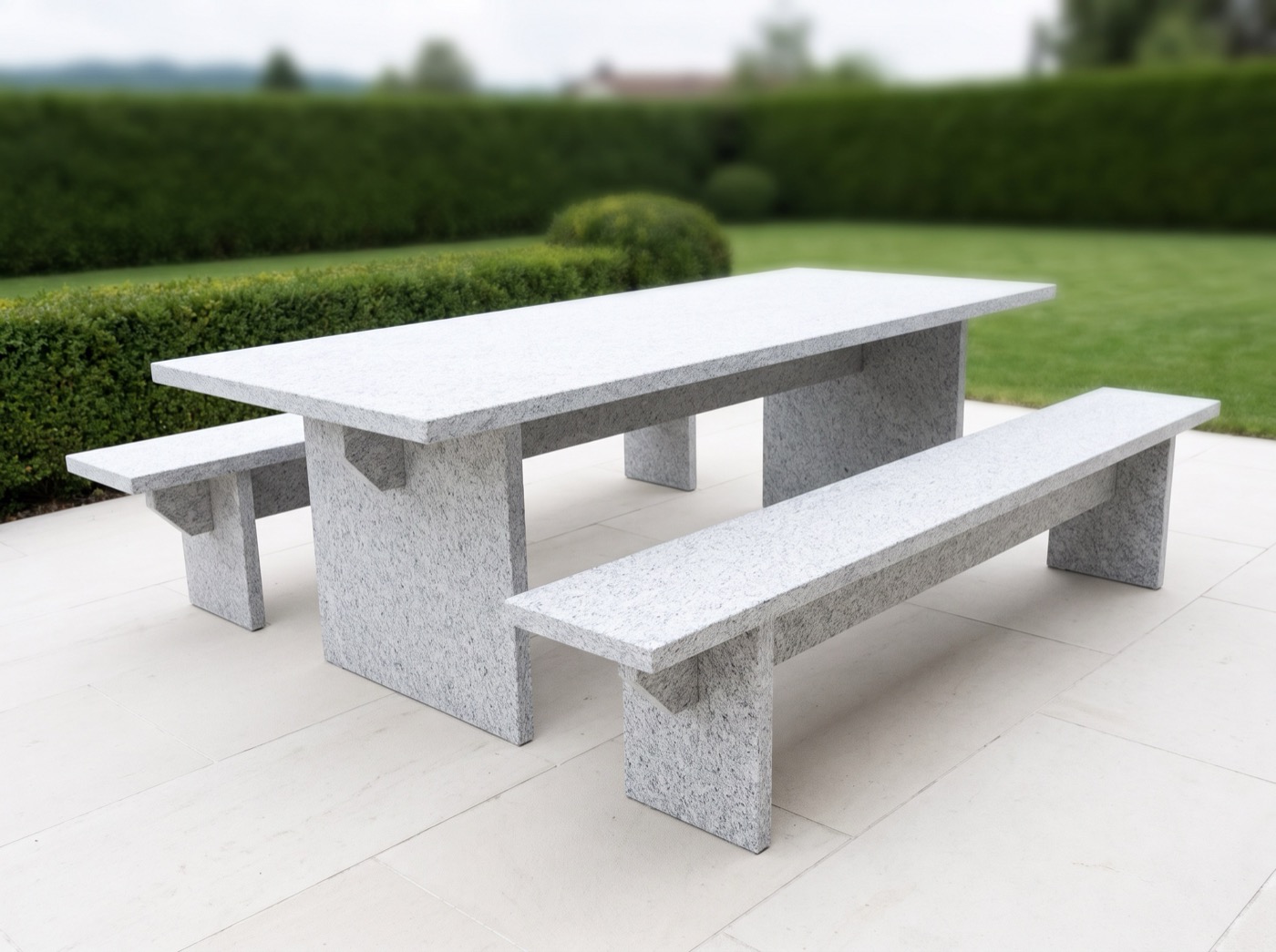 Gartentisch aus Naturstein rechteckig 250 x 100 cm mit 2 Sitzbänken — Tischanlage Tessin hell