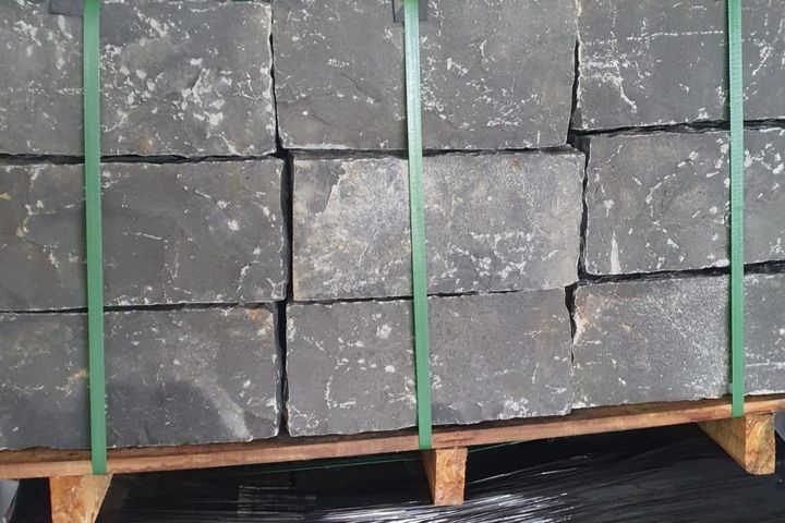 Mauersteine Basalt